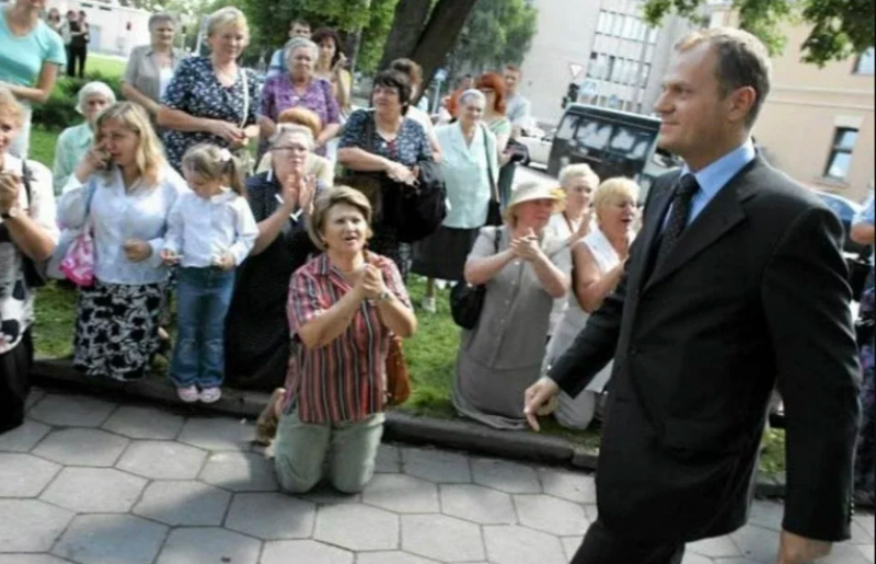 Дональд Туск, приехавший в Гродно 1 августа 2005 года. Источник: instagram.com/backtobelarus