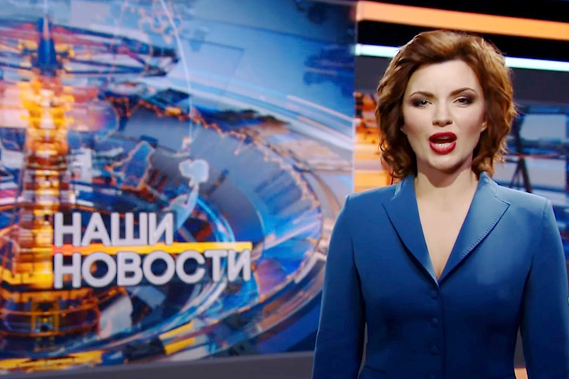 Кацярына Тумас-Цішкевіч падчас акцыі па выкананні афіцыйнага гімна. Фота: скрыншот YouTube-канала АНТ