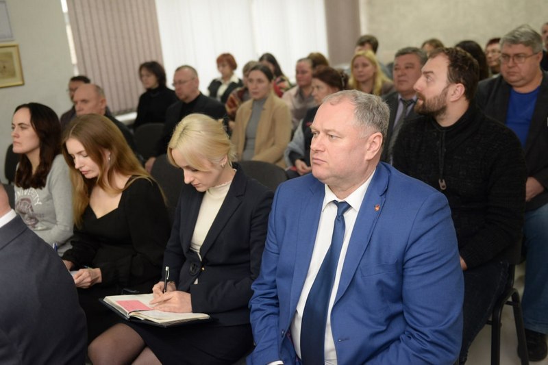 Падчас сустрэчы Уладзіміра Пярцова з калектывам газеты «Заря». 25 студзеня 2024 года. Фота: t.me/mininform