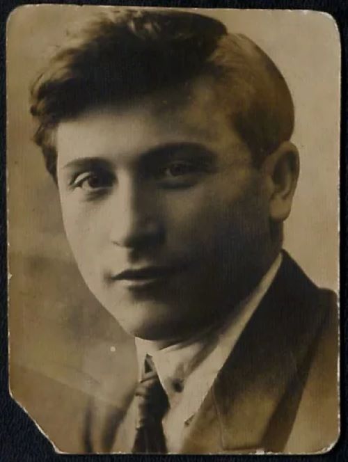 Язэп Пушча (Іосіф Плашчынскі) на здымку яшчэ не здагадваецца пра будучыя рэпрэсіі