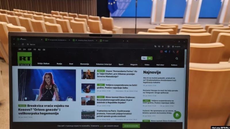 Старонка Russia Today на сэрбскай мове адкрылася ў памяшканьні Эўрапейскай Рады ў Брусэлі 29 студзеня 2024. Фота : Радыё Свабода